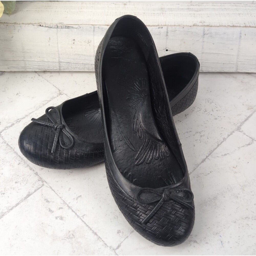 Born Black Leather Ballet Flats Size 7.5 Bow Accent Woven Detail